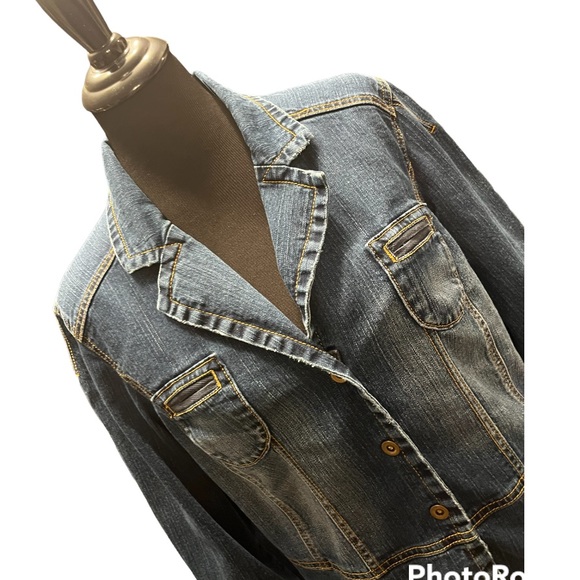 Jean Jacket - Picture 2 of 8